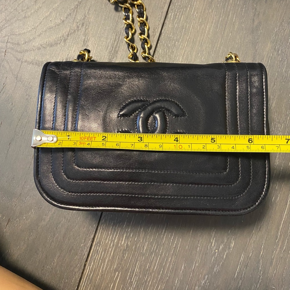Vintage lamb skin Chanel crossbody overall in amazing very good condition.